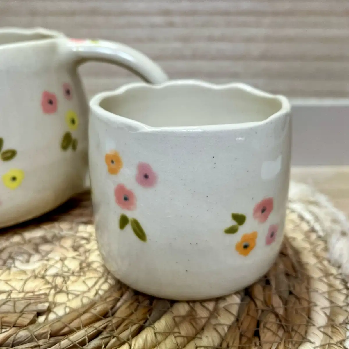 Tasse en grès Collection " Fleurie "