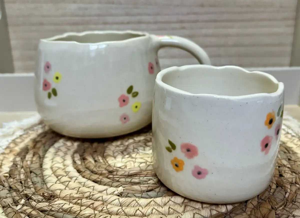 Tasse en grès Collection " Fleurie "