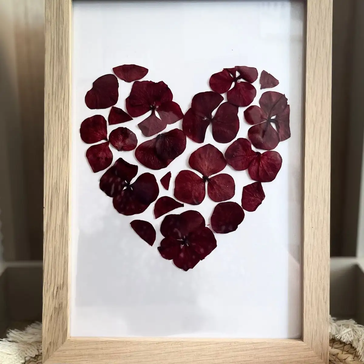 Cadre cœur en fleurs séchées – Création artisanale
