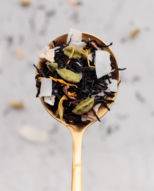 Thé Noir Sunset on the Swahili Coast - une version réinventée du Chaï  épicé : Thé noir Kényan, noix de coco & épices