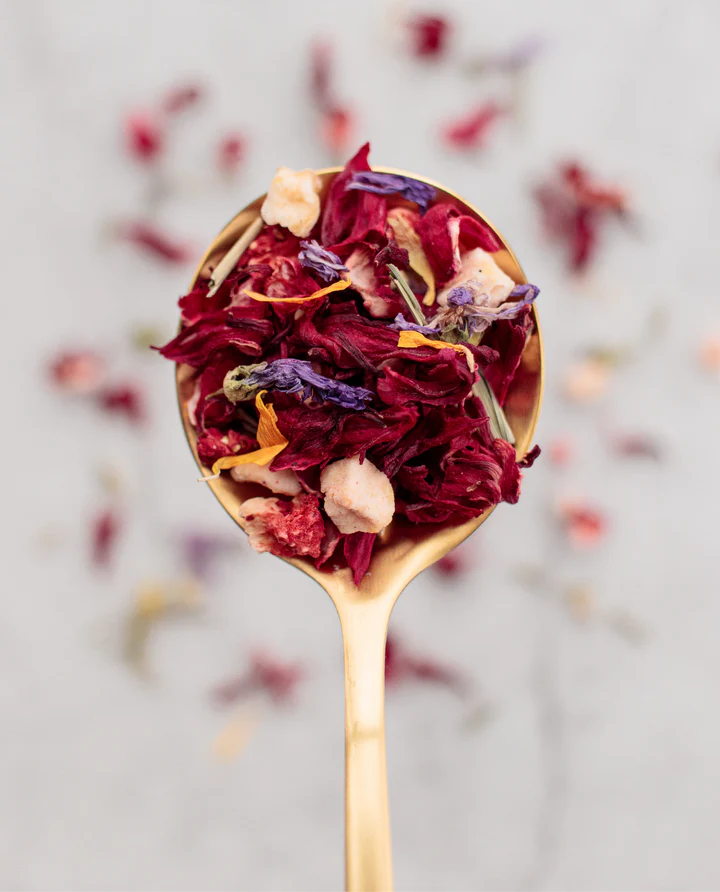 Infusion colors of Teranga - Hibiscus, Fraise & Vanille