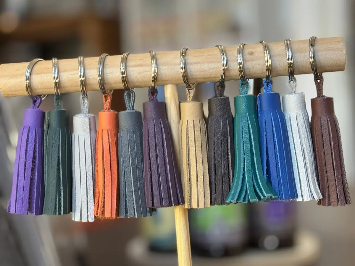 Porte-clés pompon en cuir - Nina Boutik