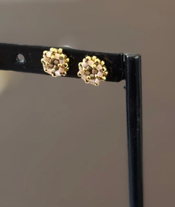 Puces d'Oreilles - Sakura Beige & Dorée - Nina Boutik